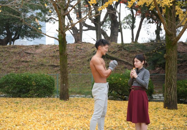 真冬の公園は寒いと気づいたマッチョ@写真　筋肉/reference photo for drawing muscle/date at the park