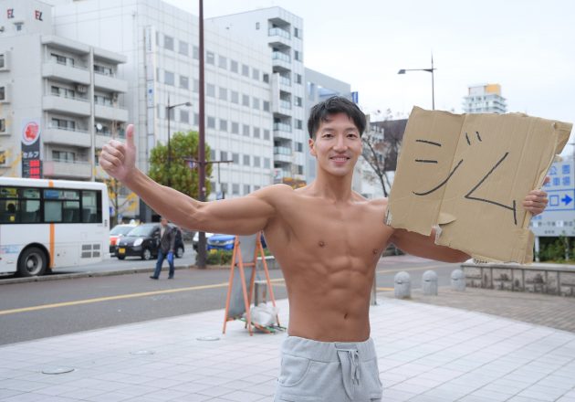 ヒッチハイクでジムに行くマッチョ/reference photo for drawing muscle/date at the park@写真　マッチョ