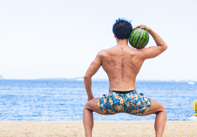 海とスイカとマッチョ3/reference photo for drawing muscle at the beach@フリー素材　夏