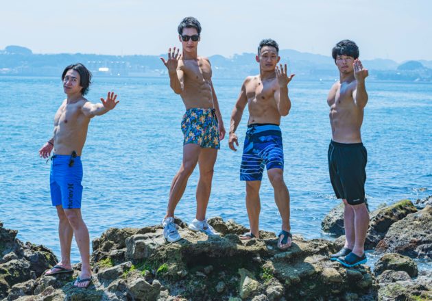 ラスボス前に立ちはだかる四天王マッチョ/reference photo for drawing muscle at the sea@著作権フリー 画像 筋肉