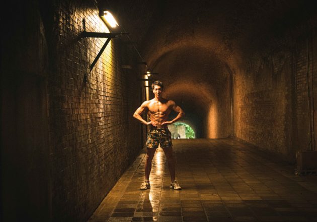 ダンジョンにマッチョが現れた3/reference photo for drawing muscle at forest /dungeon@フリー素材　筋肉
