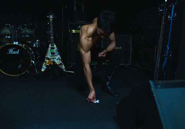 バミるマッチョ/reference photo for drawing muscle /live music club@ライブハウス　フリー素材