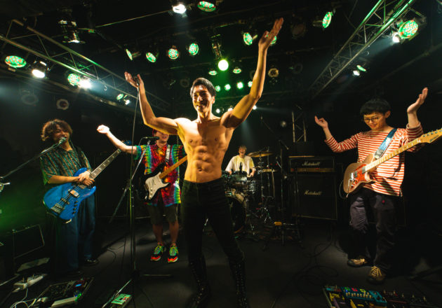 手拍子を求めるマッチョ/reference photo for drawing muscle /Rook band@マッチョ　パフォーマンス