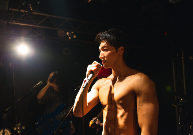 MCで涙ぐむマッチョ/reference photo for drawing muscle /Rook band@マッスル　パフォーマンス