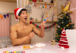 おうちクリスマスのマッチョ/reference stock photo muscle santa claus in Xmas christmas @マッチョ写真集