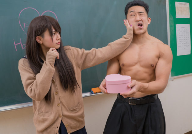 大事な時に要らぬことを言ってしまいフラれるマッチョ/reference stock photo muscle at Valentine's Day@著作権フリー 画像 学校