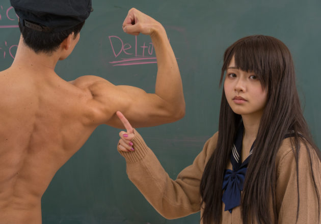 俺のチョコカヌレ(三角筋)食わないか？/reference stock photo muscle at Valentine's Day@著作権フリー 画像 筋肉