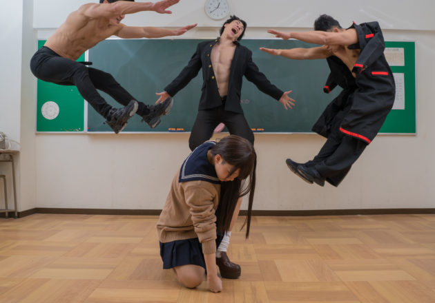 JKの覇気に吹き飛ばされるマッチョ/reference stock photo muscle at high school @フリー素材 筋肉