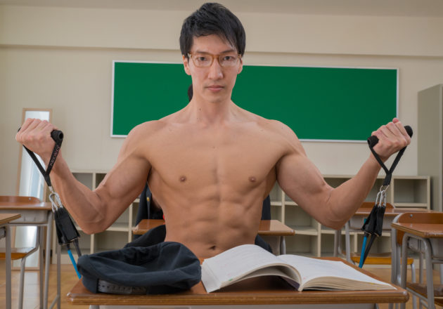 授業中に筋トレするマッチョ/reference stock photo muscle at high school student@フリー素材 筋肉