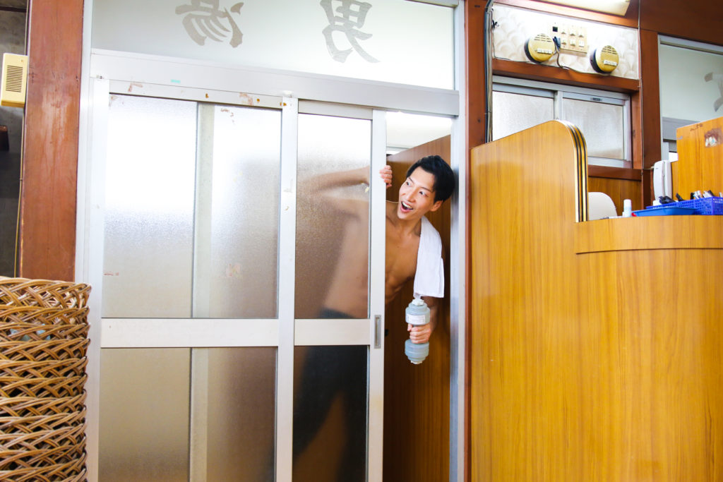 今日もやってる？/reference stock photo muscle at public bath onsen@フリー素材 マッチョ