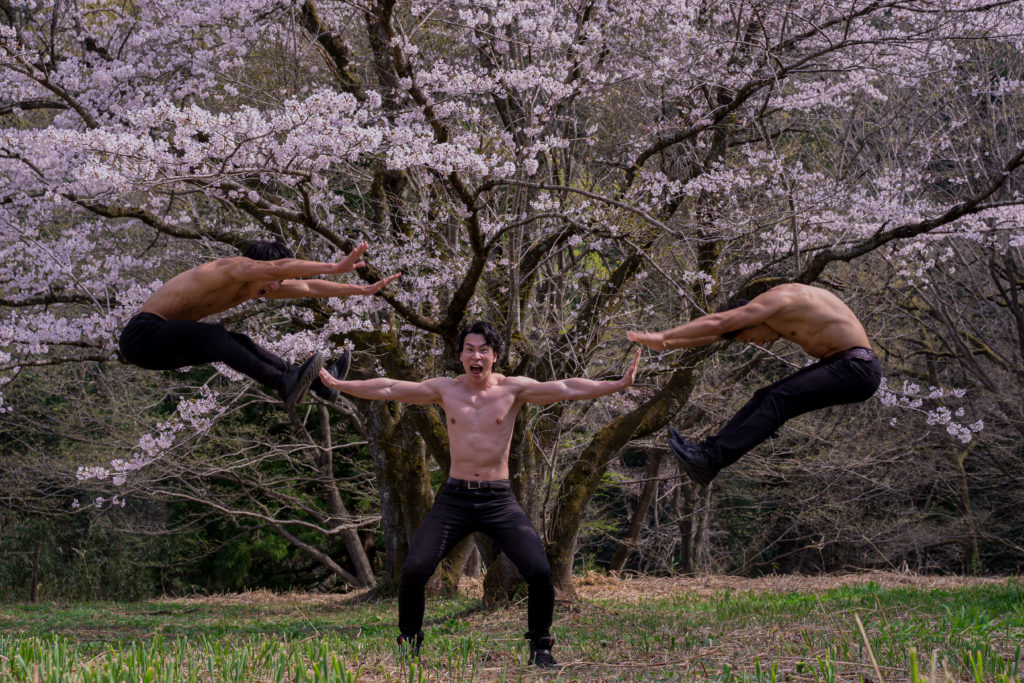 花を散らせるマッチョ/reference stock photo muscle cherry blossoms@モデル　筋肉