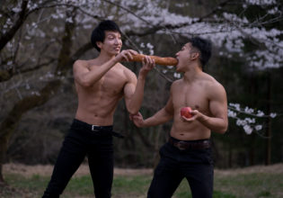 そんなにフランスパンが欲しいならくれてやる/reference stock photo muscle cherry blossoms@モデル　筋肉