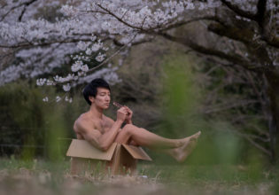 花より団子な捨てマッチョ/reference stock photo muscle cherry blossoms box macho@モデル　筋肉