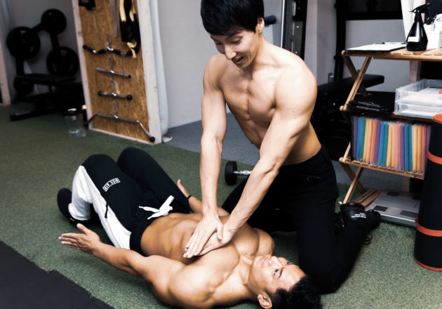 心臓マッサージされる大胸筋/reference stock photo muscle pecs@アスリートモデル　マッチョ