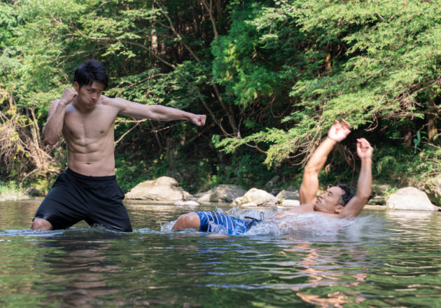 崩れ落ちるマッチョ/reference photo muscle@フリー素材　筋肉