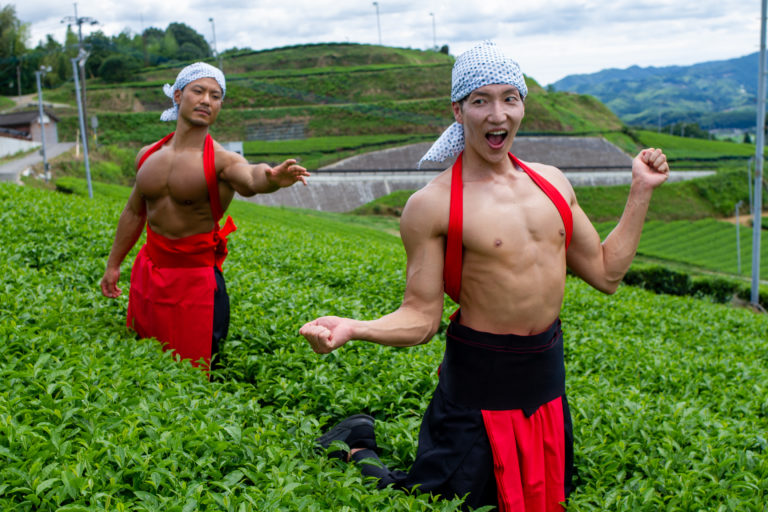 茶畑でマッチョをつかまえて（元投稿の写真）