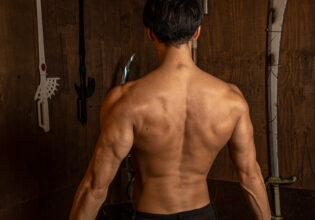 勇者の背中/referencephoto muscle get isekaid@フリー素材　筋肉
