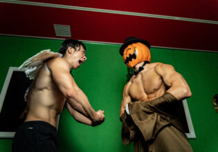 【ハロウィンのマッチョ】reference photo for drawing muscle/halloween macho/臨戦態勢の天使と悪魔@フリー素材　カボチャ