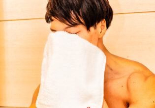 【今治タオルとマッチョ】reference photo for drawing muscle/wash his face macho/顔を洗うマッチョ@フリー素材　筋肉