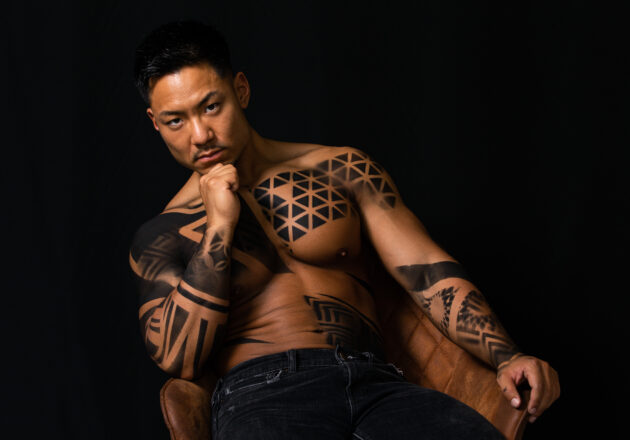 【アートなマッチョ】reference photo for drawing muscle/art of muscle body painting/今日のお朝ご飯'(たんぱく質)を考えるマッチョ @大胸筋　ボディペイント