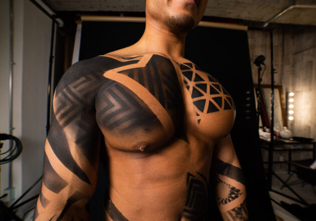 【アートなマッチョ】reference photo for drawing muscle/art of muscle body painting/art on the pecs@モデル　筋肉