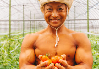トマト生産者さんのマッチョ@フリー素材　筋肉