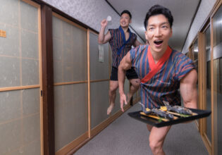 大急ぎで食事の支度をする仲居マッチョ@japanese ryokan stock photo muscle