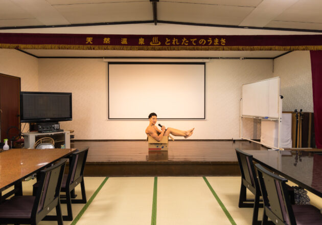 宴会場に捨てマッチョ@フリー素材　宮崎観光PR