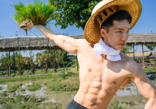 農家のマッチョ in タイ@farmaer muscle stock photos ปลูกข้าว　นักเพาะกาย　จังหวัดสุพรรณบุรี　ชาวนา/ストックフォト　農家　水牛