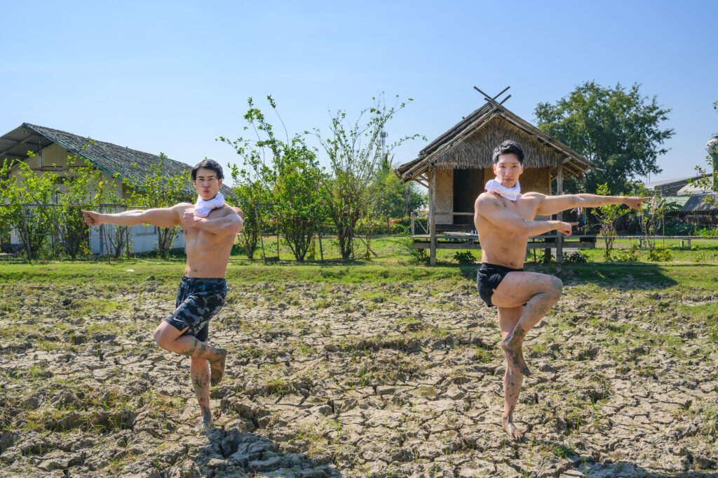 タイの田舎でフュージョンするマッチョ＠รูปถ่ายนักกล้ามดาวน์โหลดฟรี