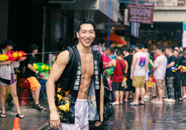 水かけ祭りを楽しむマッチョ@สงกรานต์　หล่อ