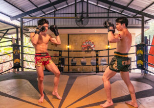 ムエタイのマッチョ　in タイ@muscularmen stock photos at thailand for reference