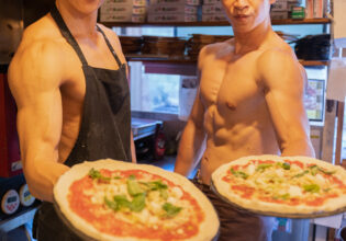 muscle man at pizza shop@stock photo
