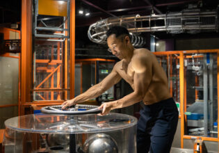 科学館技術館のマッチョ