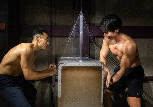 ギア相撲するマッチョ@science muscular men