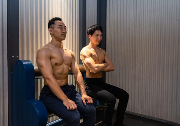 ベンチでの休憩がサウナに見えるマッチョ