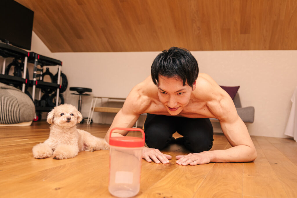 「待て」のワンちゃんとマッチョ@マッチョ　犬好き