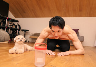 「待て」のワンちゃんとマッチョ@マッチョ　犬好き