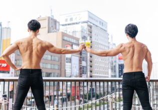 レモネードで乾杯するマッチョ/muscular men toast stock photo in Sappro Japan